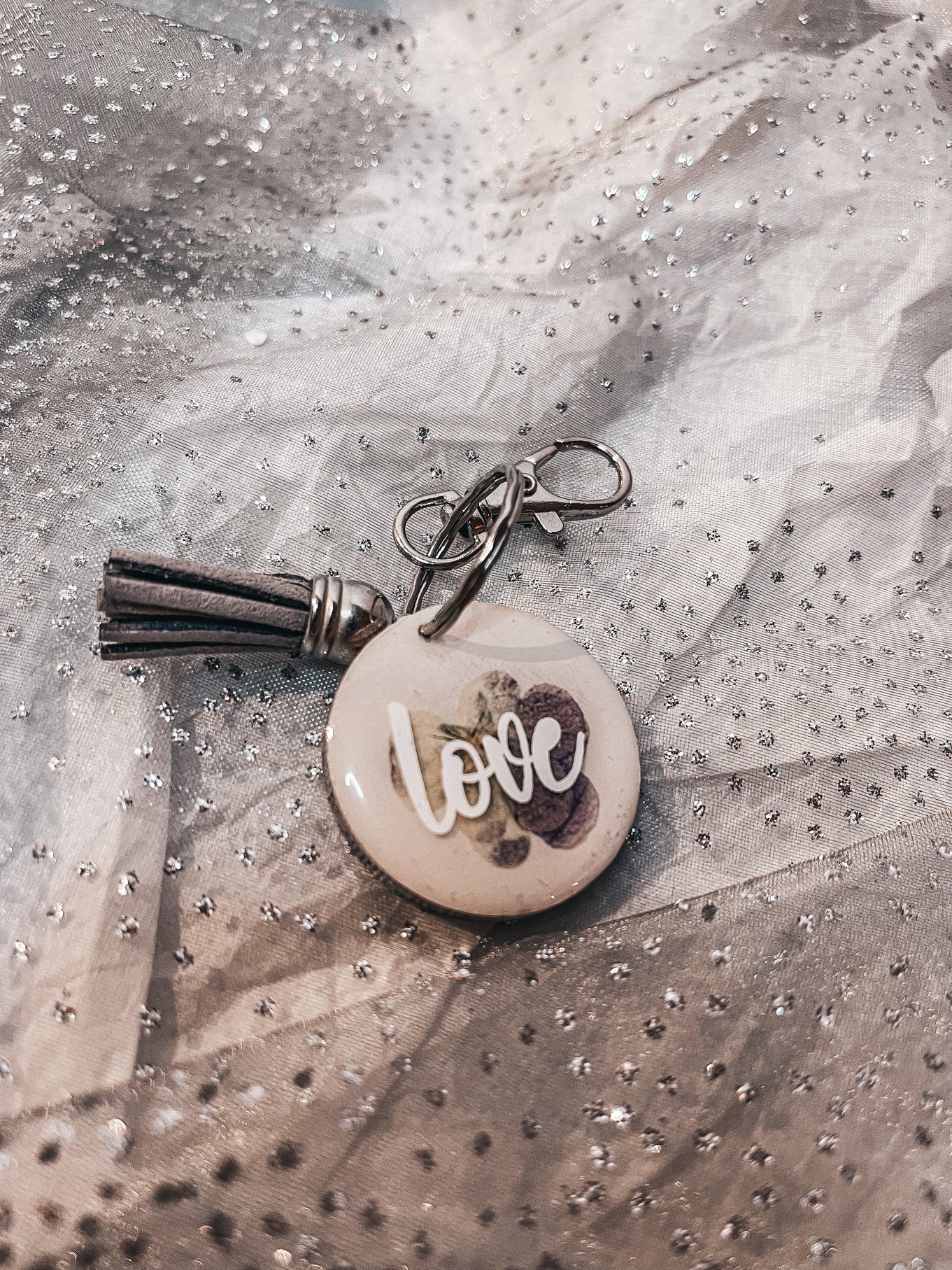 Handmade by M - unikatni pokloni - poklon privezak